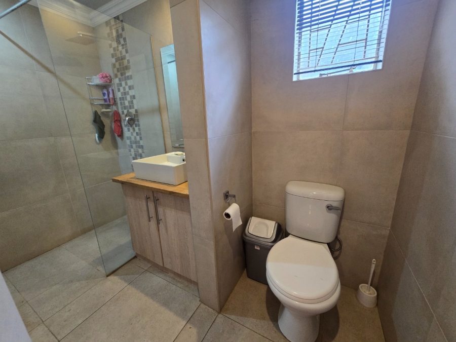 7 Bedroom Property for Sale in Langenhovenpark Free State